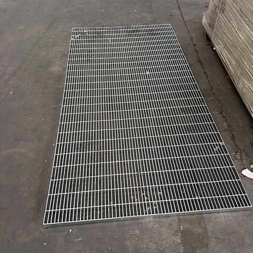 高空平臺(tái)鋼格板用途及安全標(biāo)準(zhǔn)